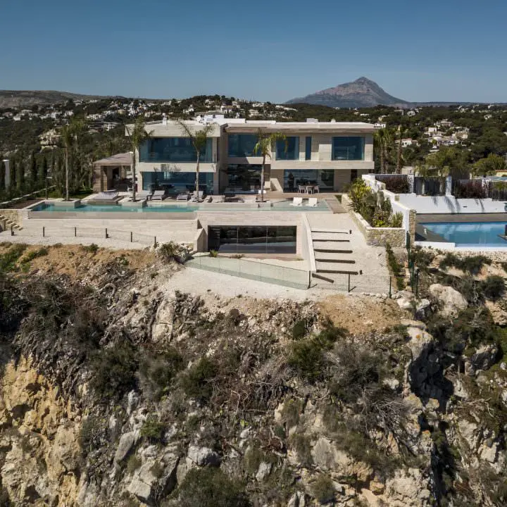 Architektur: Miralbo Luxury Construction | Fotografie: Pedro Pegenaute Sky-Frame Haus Javea