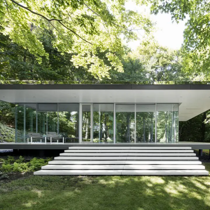 Architektur: Daoust Lestage Architecture design urbain | Fotografie: Adrien William photographe Glashaus mit Sky-Frame
