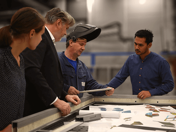 Krenzer_MHB_Co-creation-team-working-on-a-profile-system-with-a-welder
