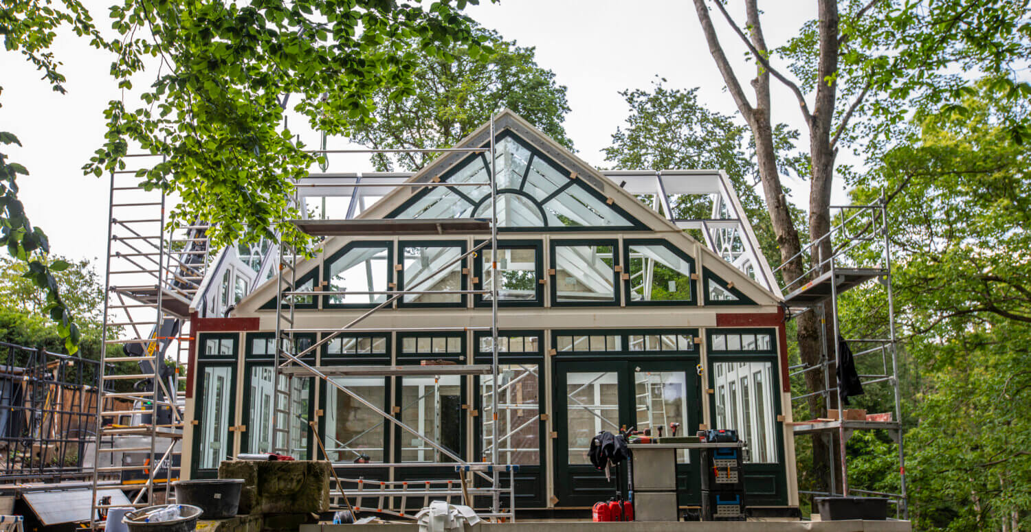 MODERNER FUHRPARK MIT EIGENEM SPEZIAL-KRAN